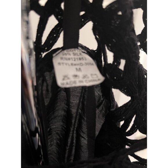 Hot and Delicious Women’s Black Top Size M Casual Chic Stylish Trendy Blouse - Picture 3 of 4